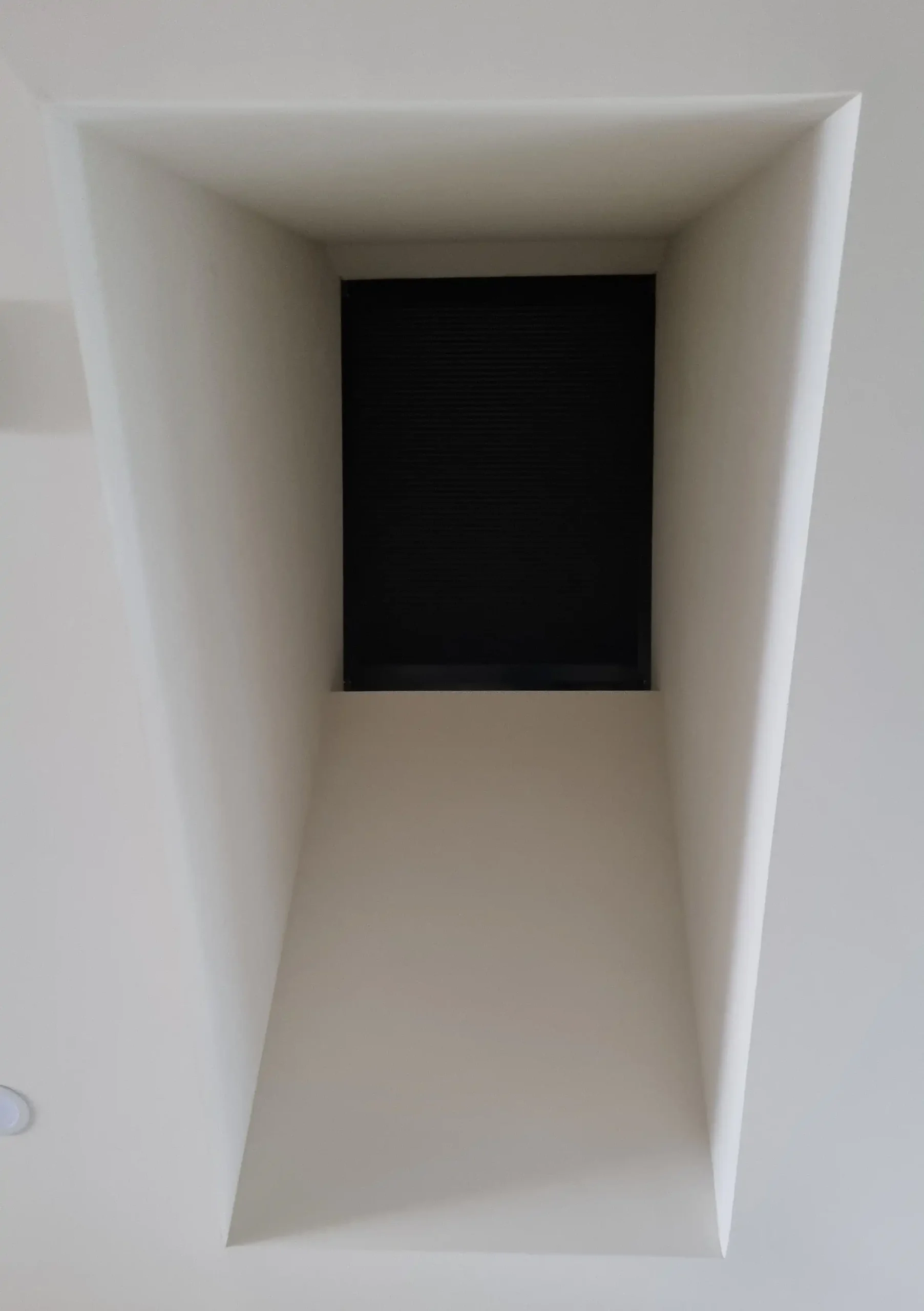 Vivid 750 X 1900mm Electric Blockout Blind - Image 3